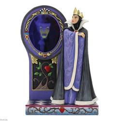 تصویر  Snow White Evil Queen with Mirror 6013067